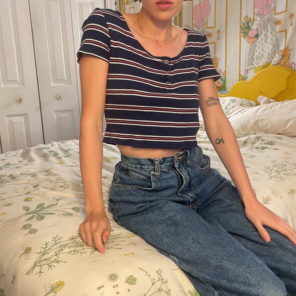 Medium striped crop top with sleeves!